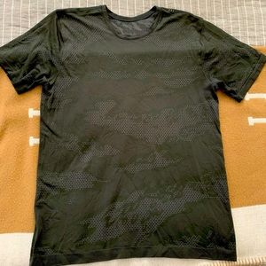 Men’s Lululemon Camo Print ‘Metal Vent’ Shirt